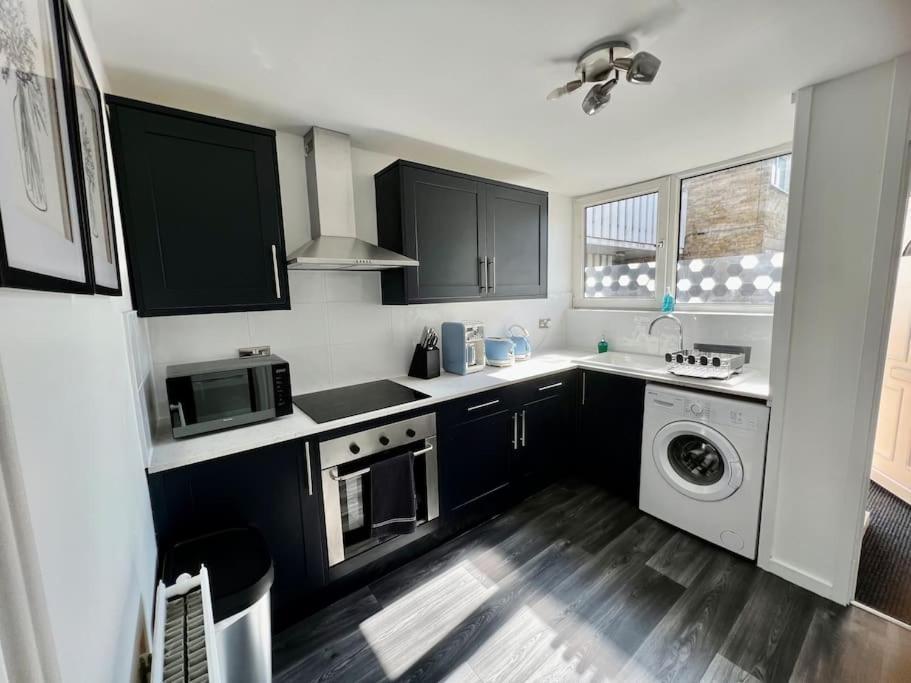 Lime Tree In Blue Serviced Cambridge (Cambridgeshire)
