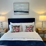 Lime Tree In Blue Serviced Apartment